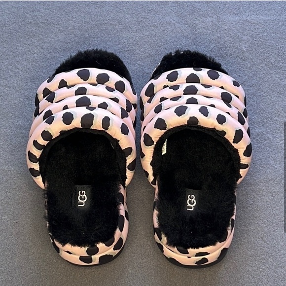 Brand New Ugg slippers - Picture 3 of 4